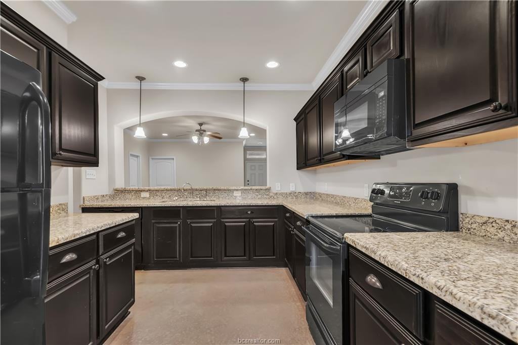 141 Armored Ave - Photo 2 of 19