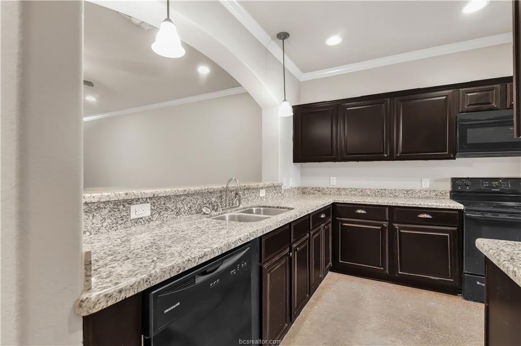 141 Armored Ave - Photo 6 of 19