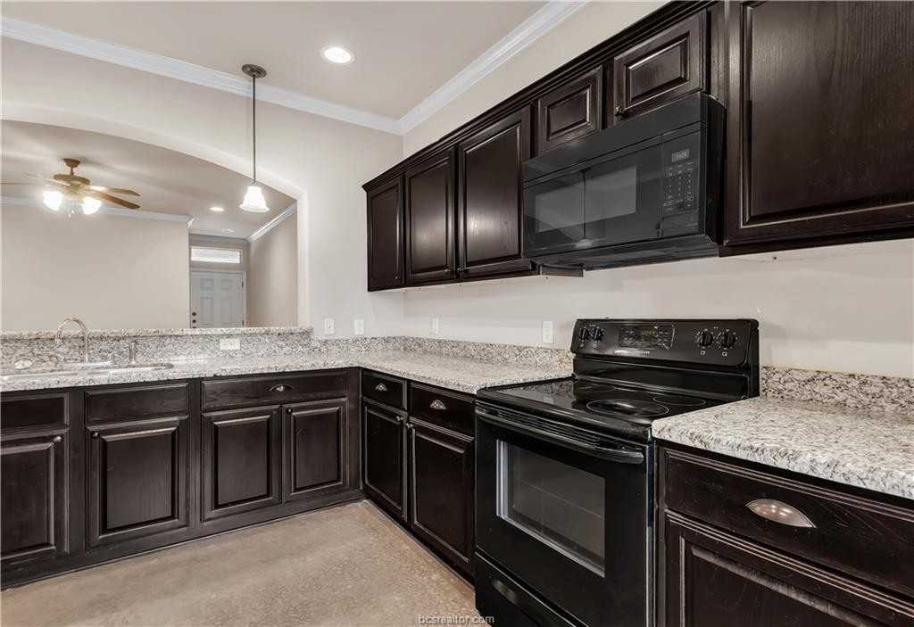 141 Armored Ave - Photo 7 of 19