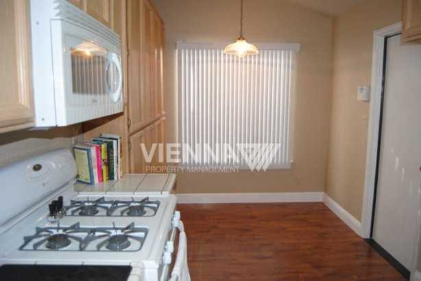 8123 Kate Glen Ct - Photo 7 of 20