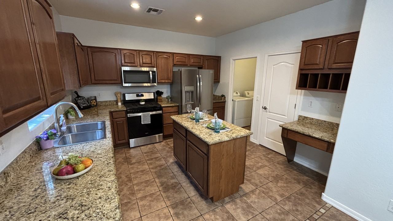 1833 E Hartford Ave - Photo 7 of 26