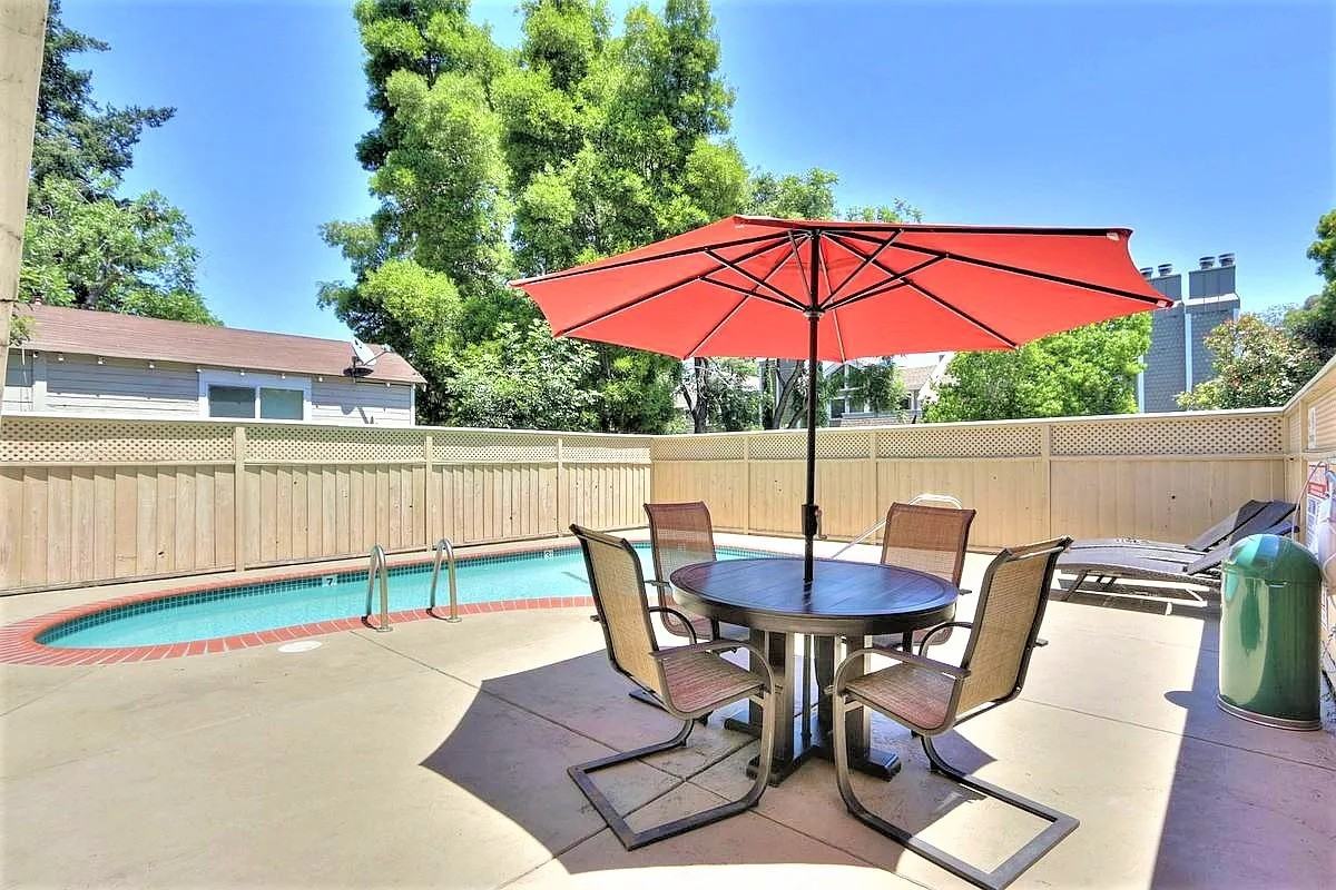 570 University Ave #18 - Photo 2 of 10