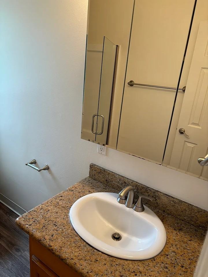 570 University Ave #18 - Photo 6 of 10