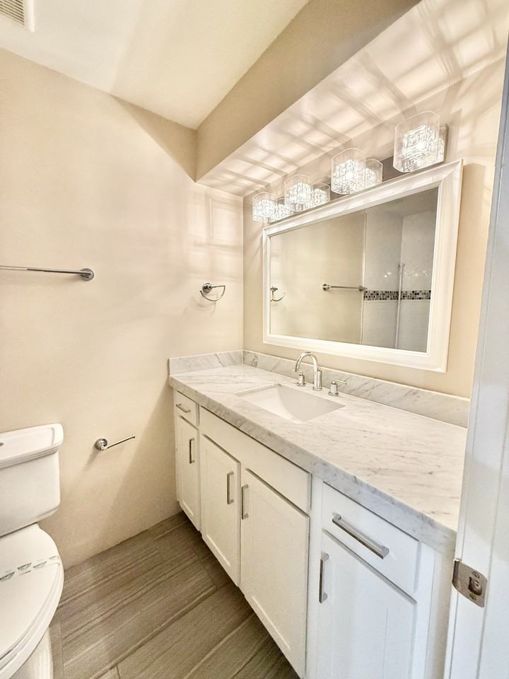 3110 N 40th St #9 - Photo 4 of 14