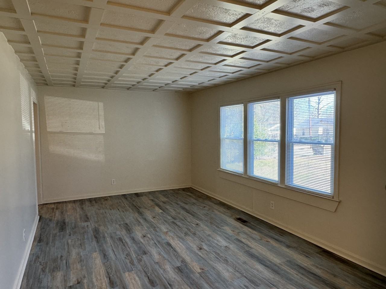 5511 Morris Ave - Photo 4 of 14