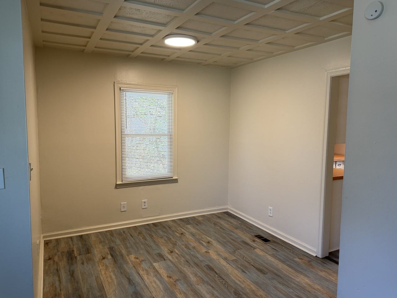 5511 Morris Ave - Photo 6 of 14