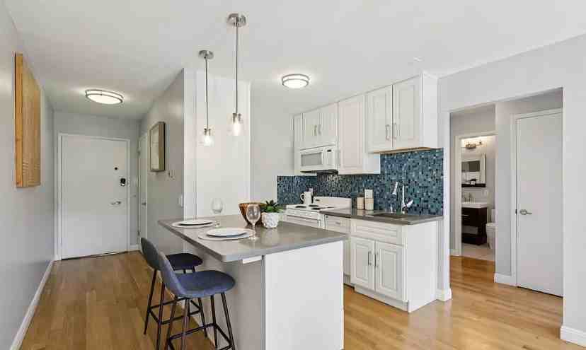 930 Elizabeth St #1 - Photo 4 of 15