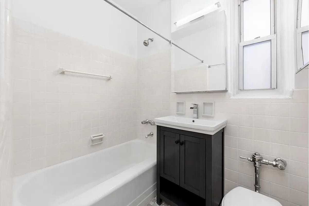 350 E 30th St #2X - Photo 3 of 8