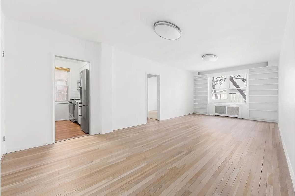 350 E 30th St #2X - Photo 7 of 8