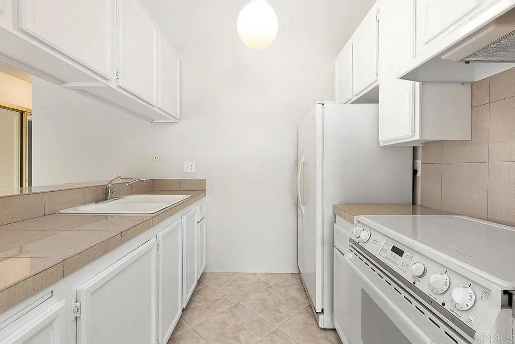 6204 Agee St - Photo 3 of 7