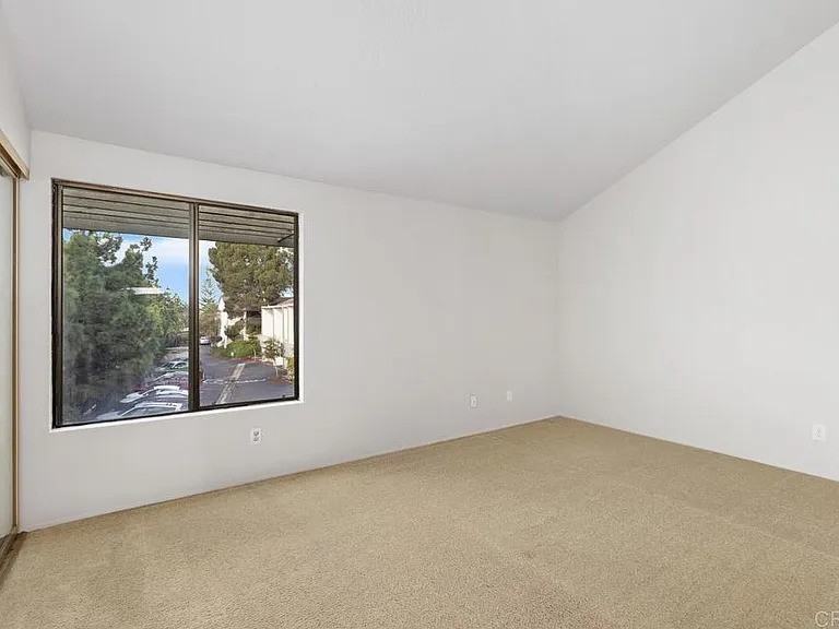 6204 Agee St - Photo 5 of 7