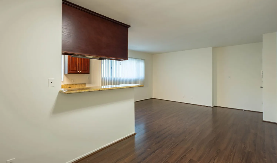 1204 California Ave - Photo 2 of 5