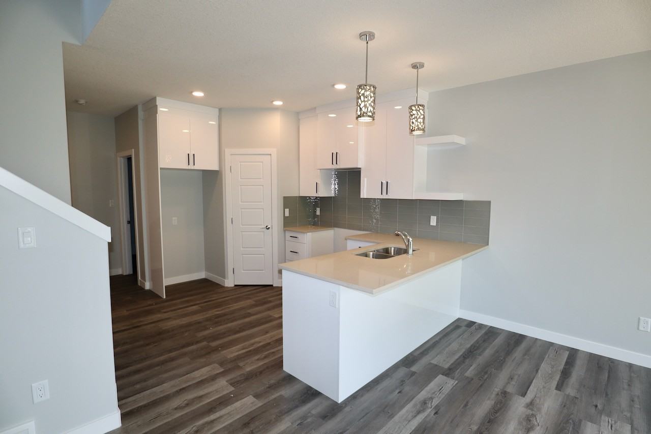 4918 47 St - Photo 3 of 17