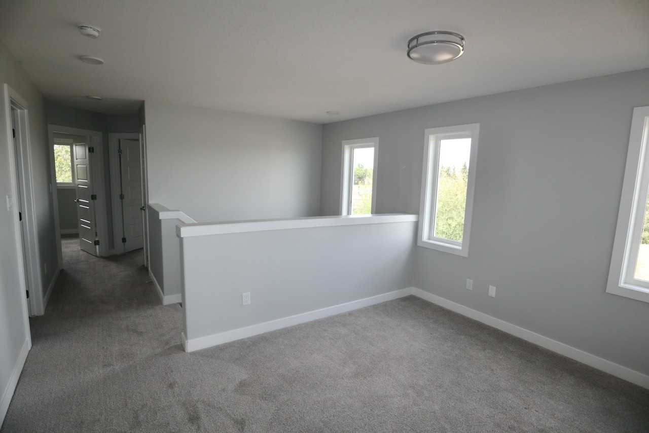 4918 47 St - Photo 4 of 17