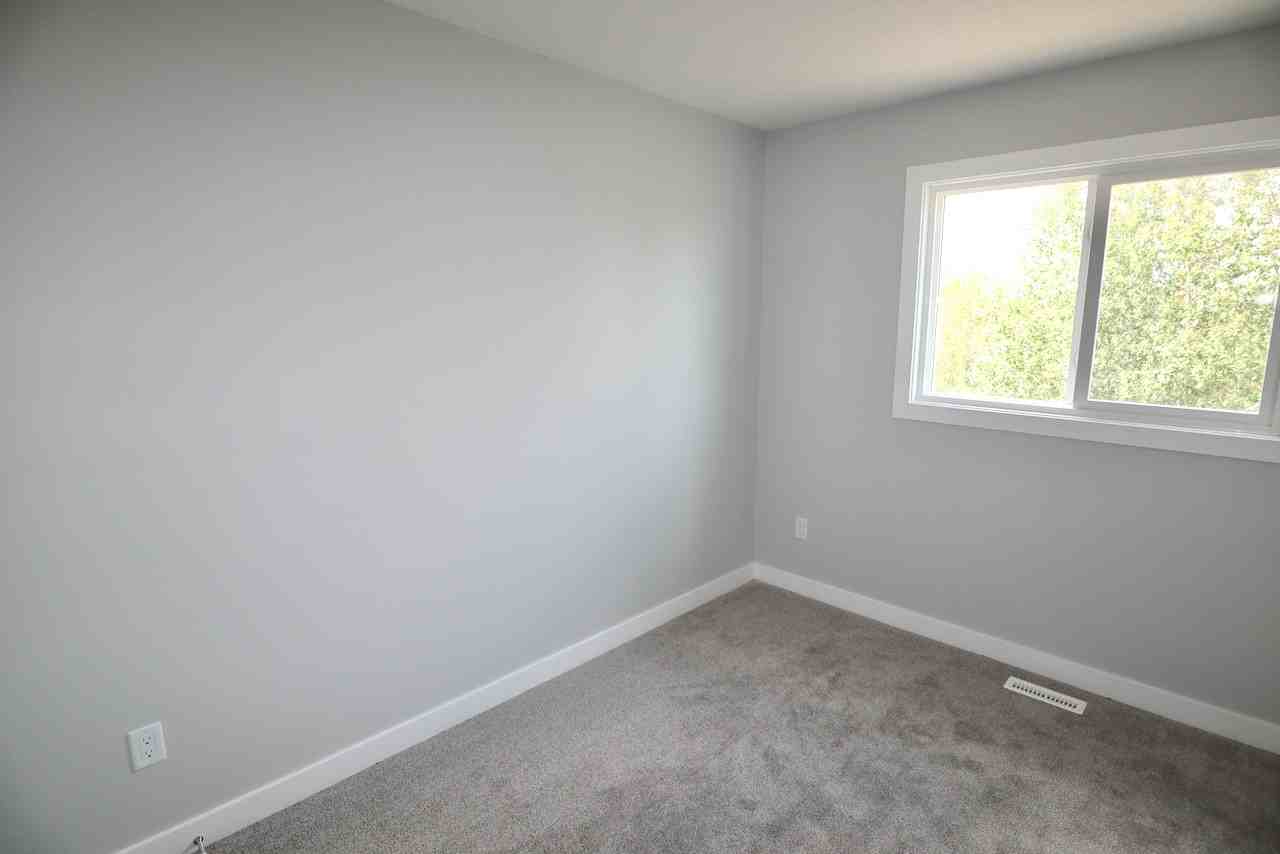 4918 47 St - Photo 7 of 17