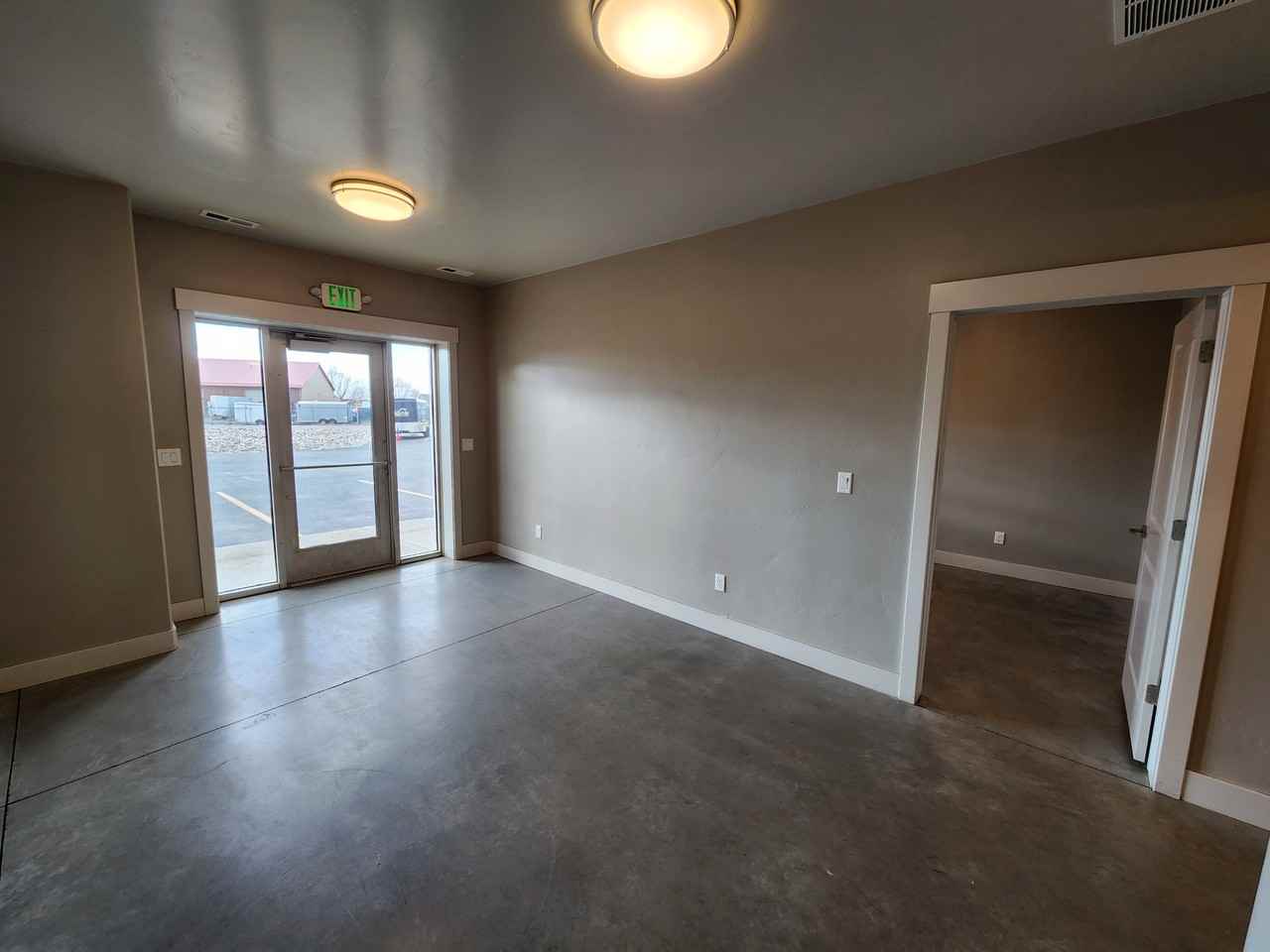 2308 N Deborah Dr - Photo 4 of 11