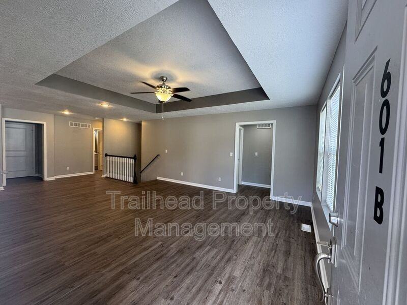601 Hillcrest St Apt B - Photo 2 of 18