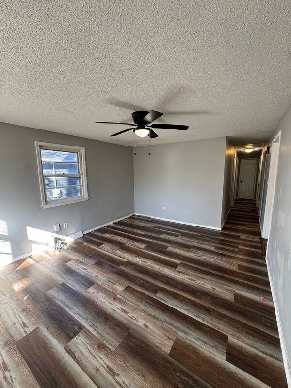 2112 N Marion Ave - Photo 4 of 9