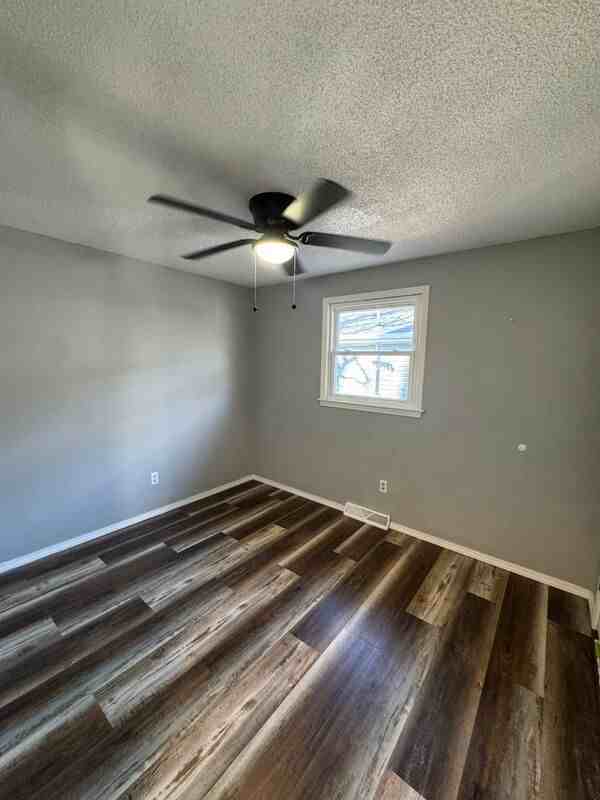 2112 N Marion Ave - Photo 6 of 9