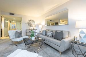 featured image of 3335 La Mesa Dr