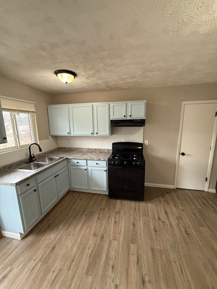 1130 Prigge Ave - Photo 3 of 13