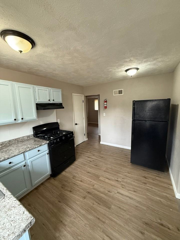 1130 Prigge Ave - Photo 4 of 13