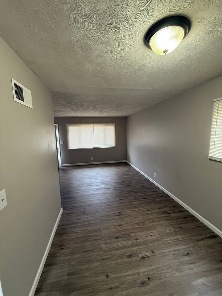 1130 Prigge Ave - Photo 5 of 13