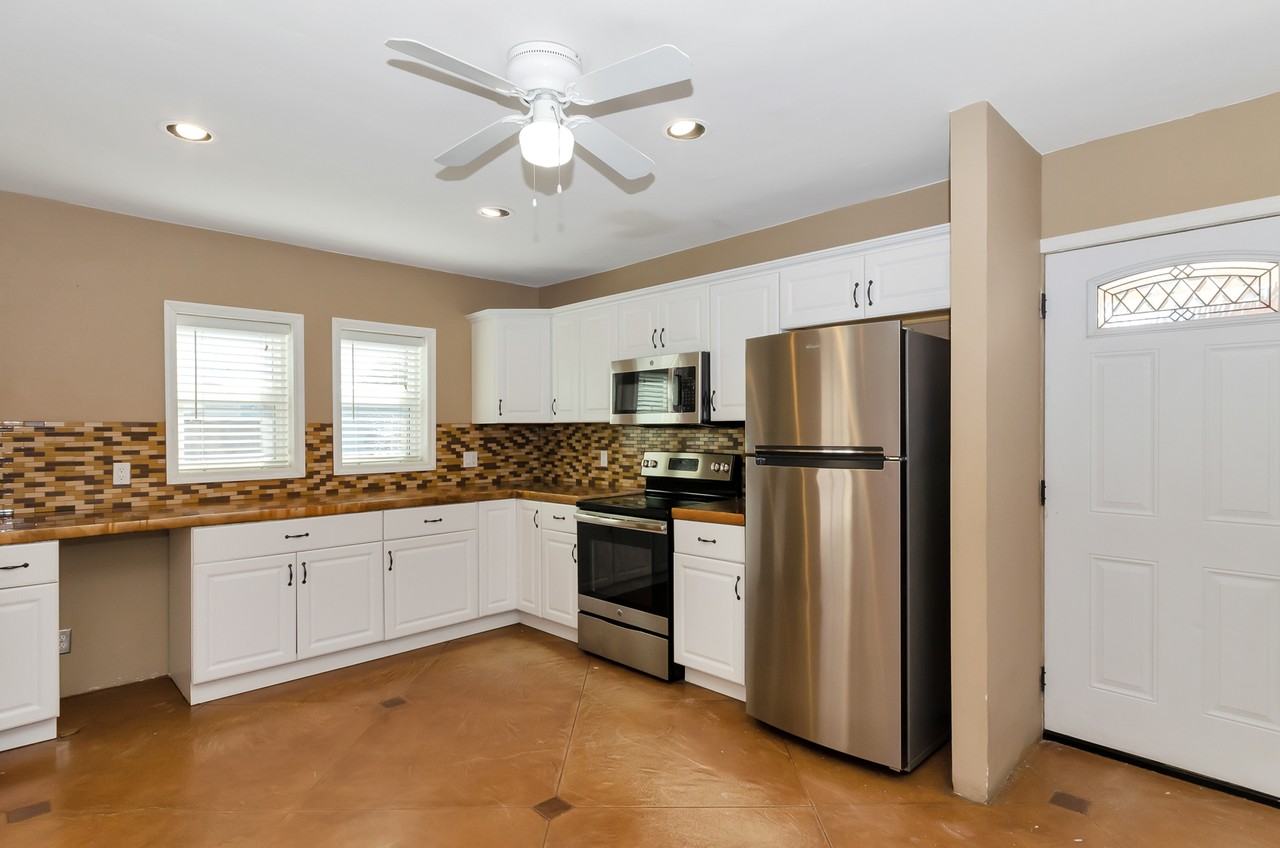 5625 E 20th St - Photo 5 of 16