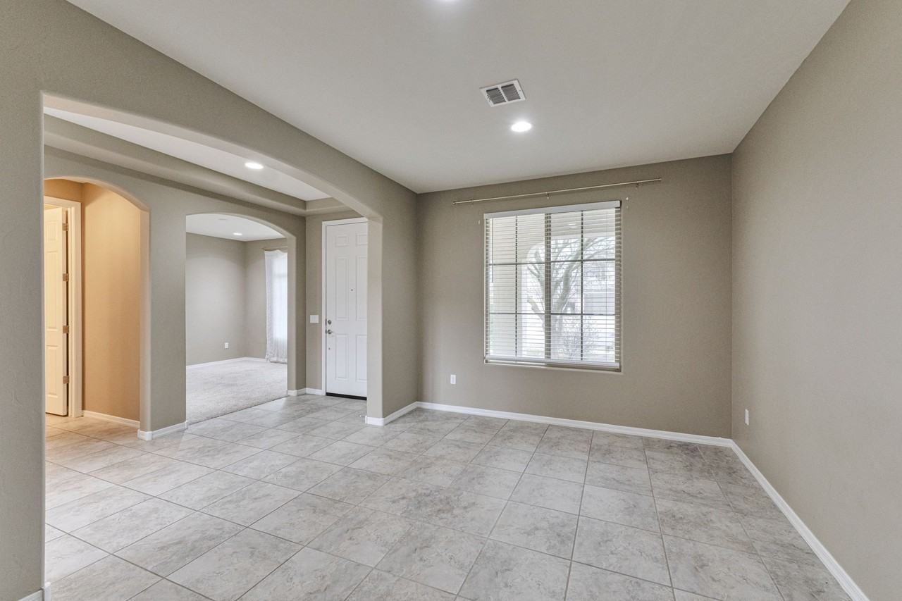 11042 E Lone Pine Pl - Photo 7 of 38