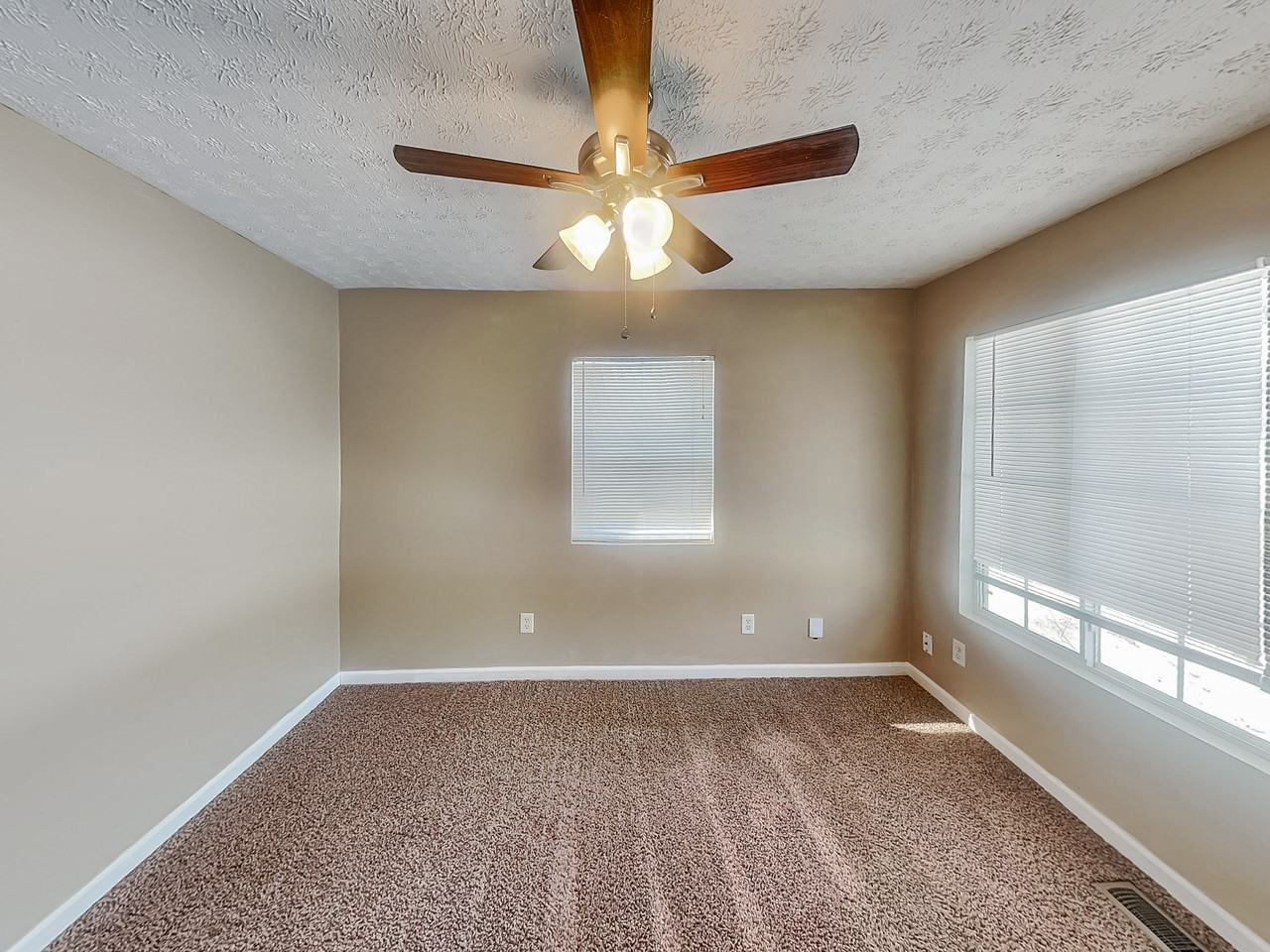 7109 E 14th St - Photo 5 of 21