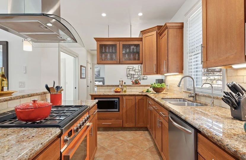 845 Ne 125th St - Photo 4 of 7