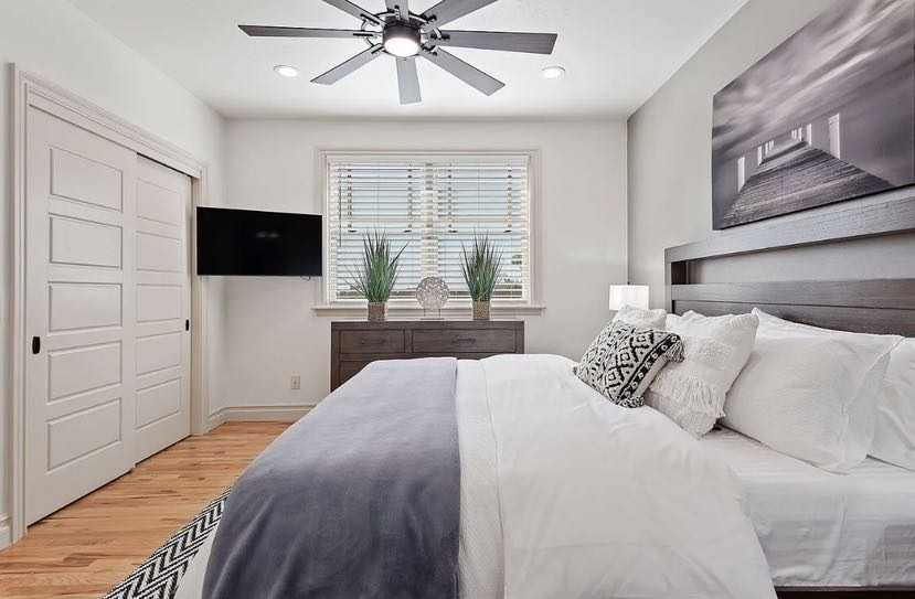 845 Ne 125th St - Photo 5 of 7