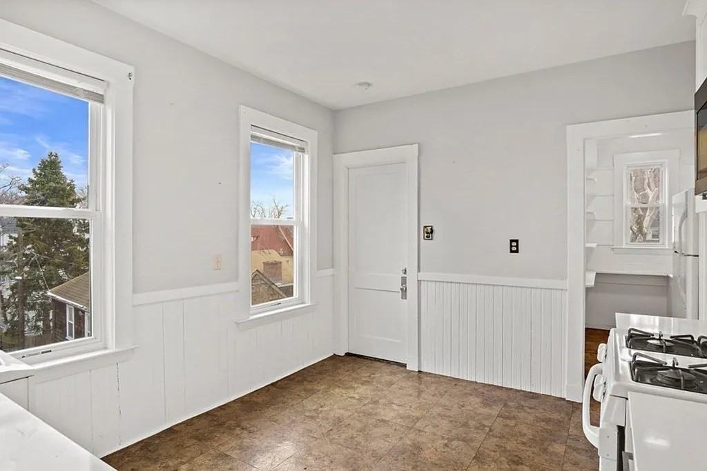 9 Sumner Sq #3 - Photo 2 of 4