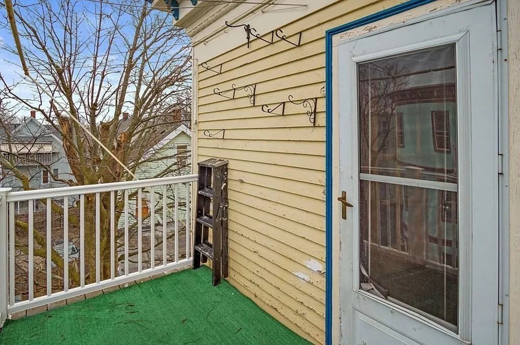 9 Sumner Sq #3 - Photo 4 of 4