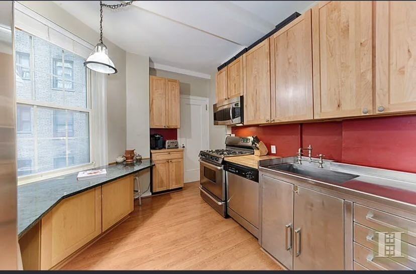 677 W End Ave #8D - Photo 4 of 5