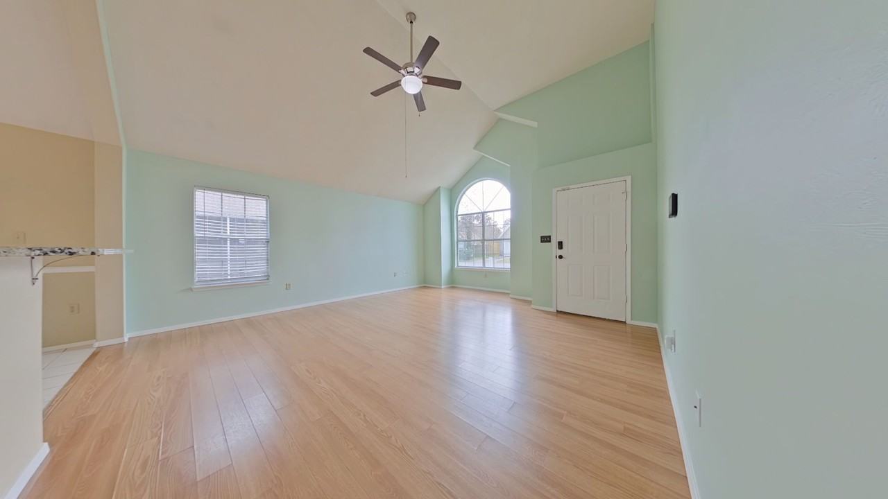 3005 Yorktown Cir - Photo 5 of 19