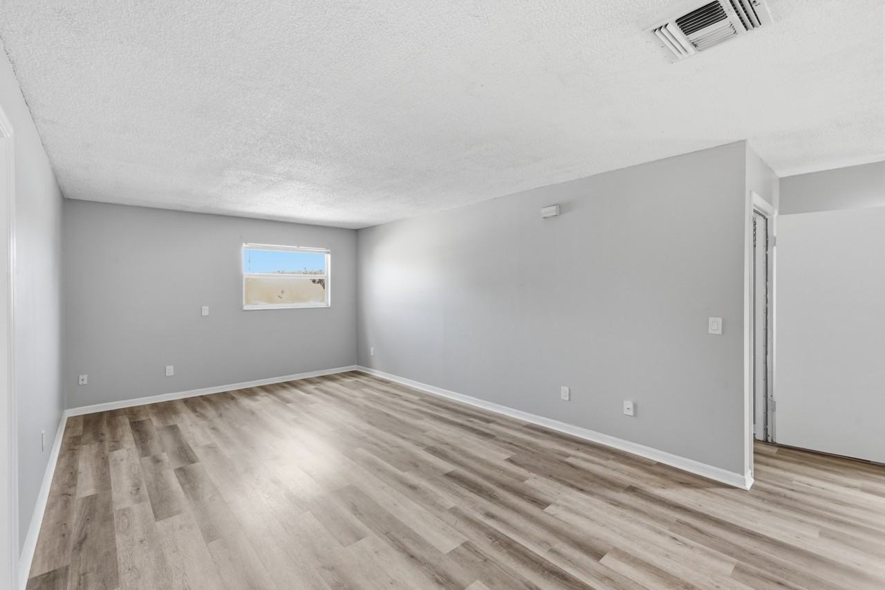 386 Lime St #B - Photo 4 of 16