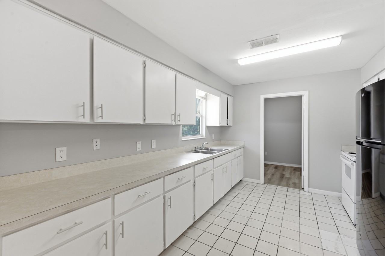 386 Lime St #B - Photo 7 of 16