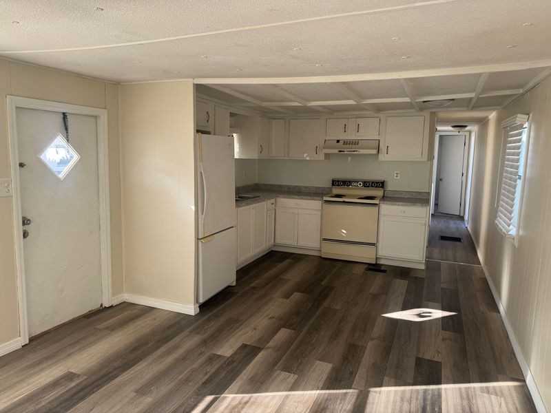 15536 Madeline Dr - Photo 2 of 7