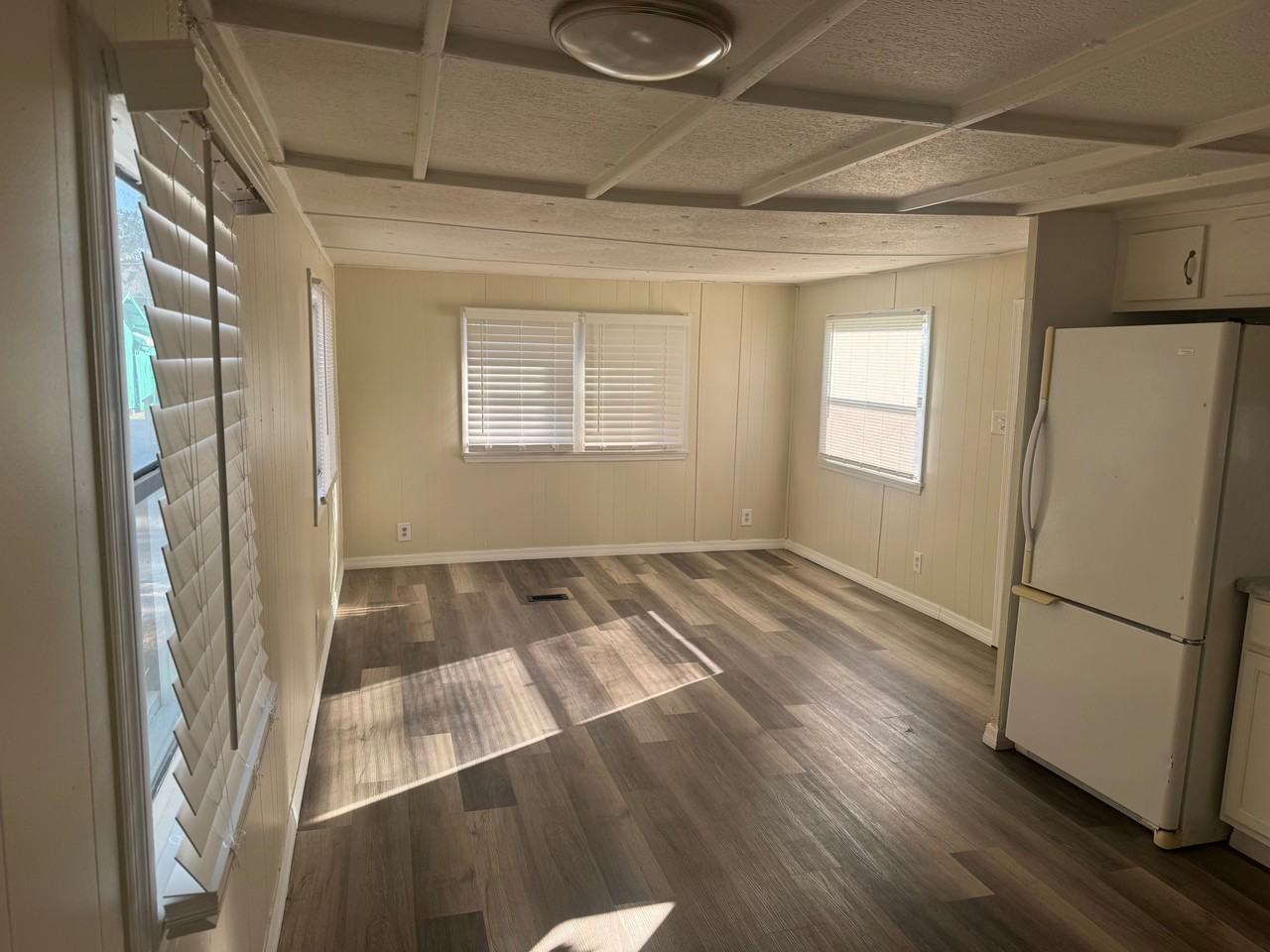 15536 Madeline Dr - Photo 3 of 7