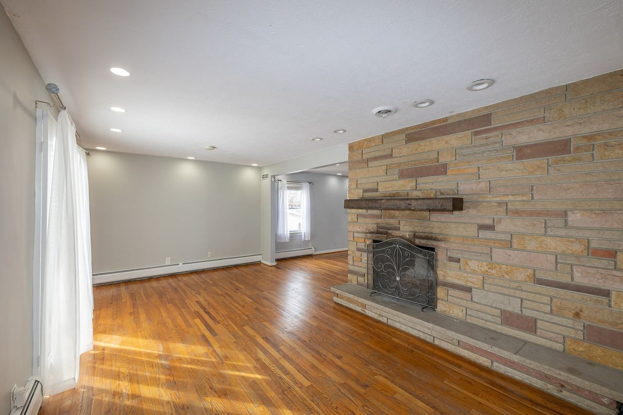 1402 Clearview Rd - Photo 3 of 28