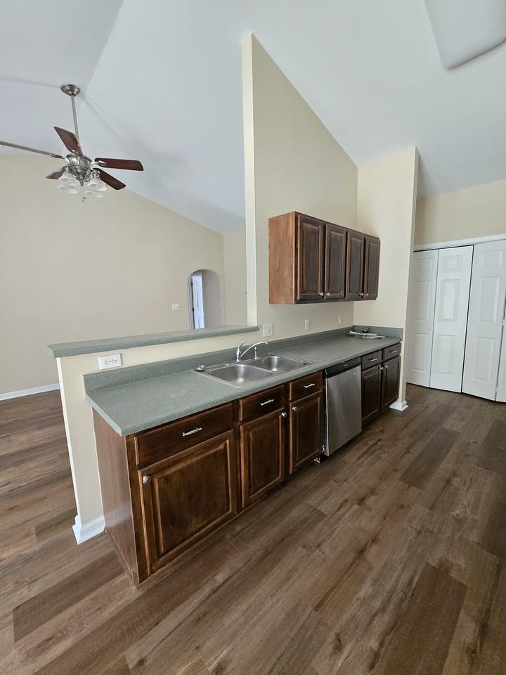 2517 Ferndown Ct - Photo 7 of 35