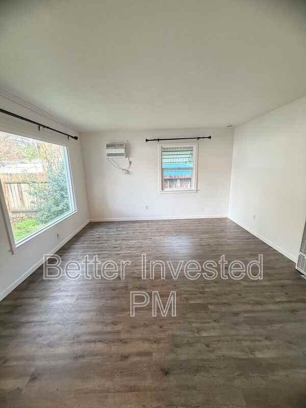 727 N Pine St - Photo 2 of 14