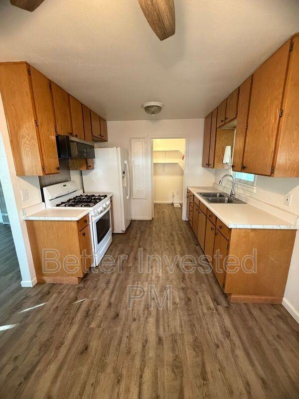 727 N Pine St - Photo 3 of 14