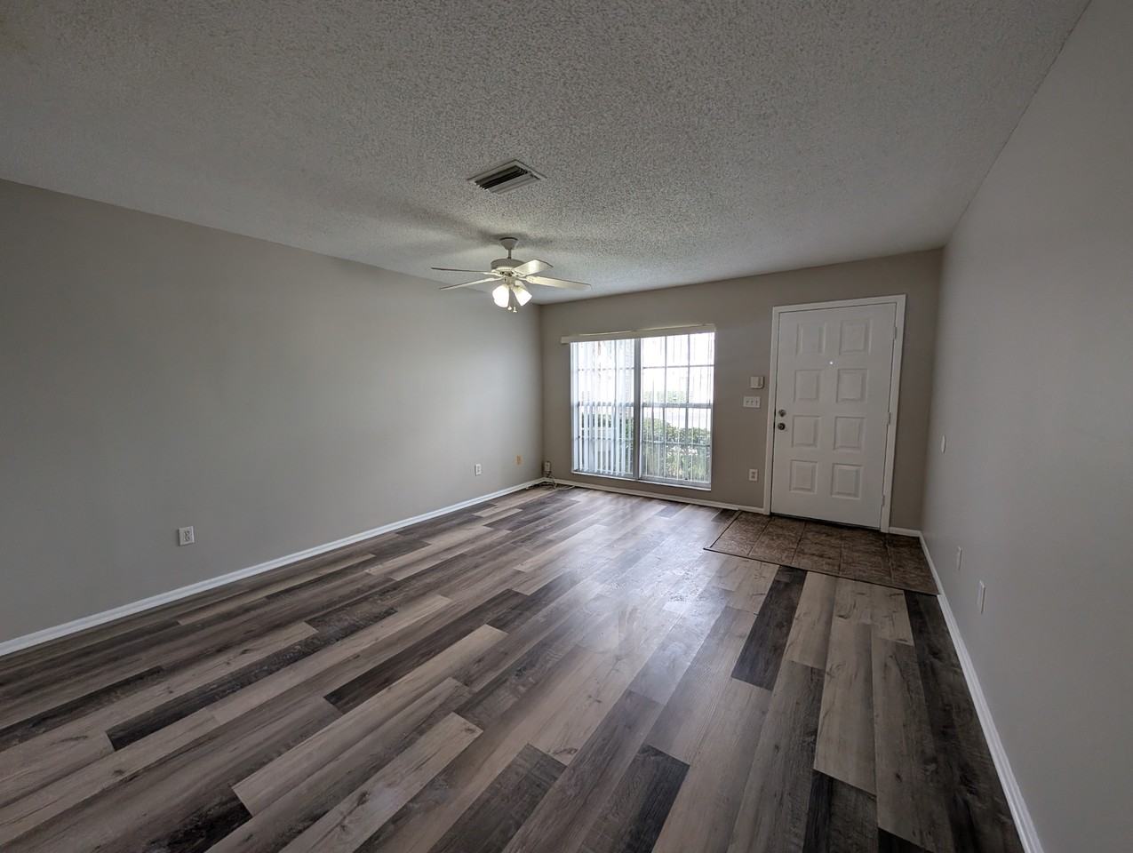 414 Kensington Lake Cir - Photo 4 of 23