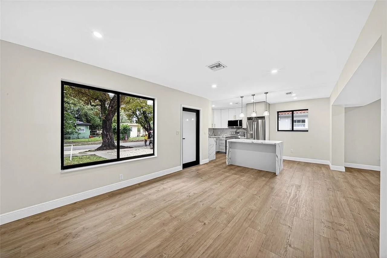 2731 Sw 29th Ave - Photo 4 of 18