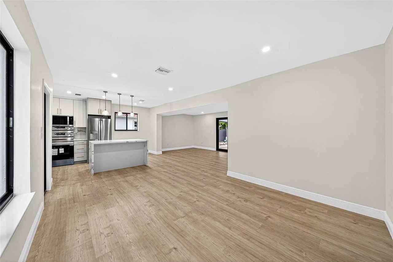 2731 Sw 29th Ave - Photo 5 of 18