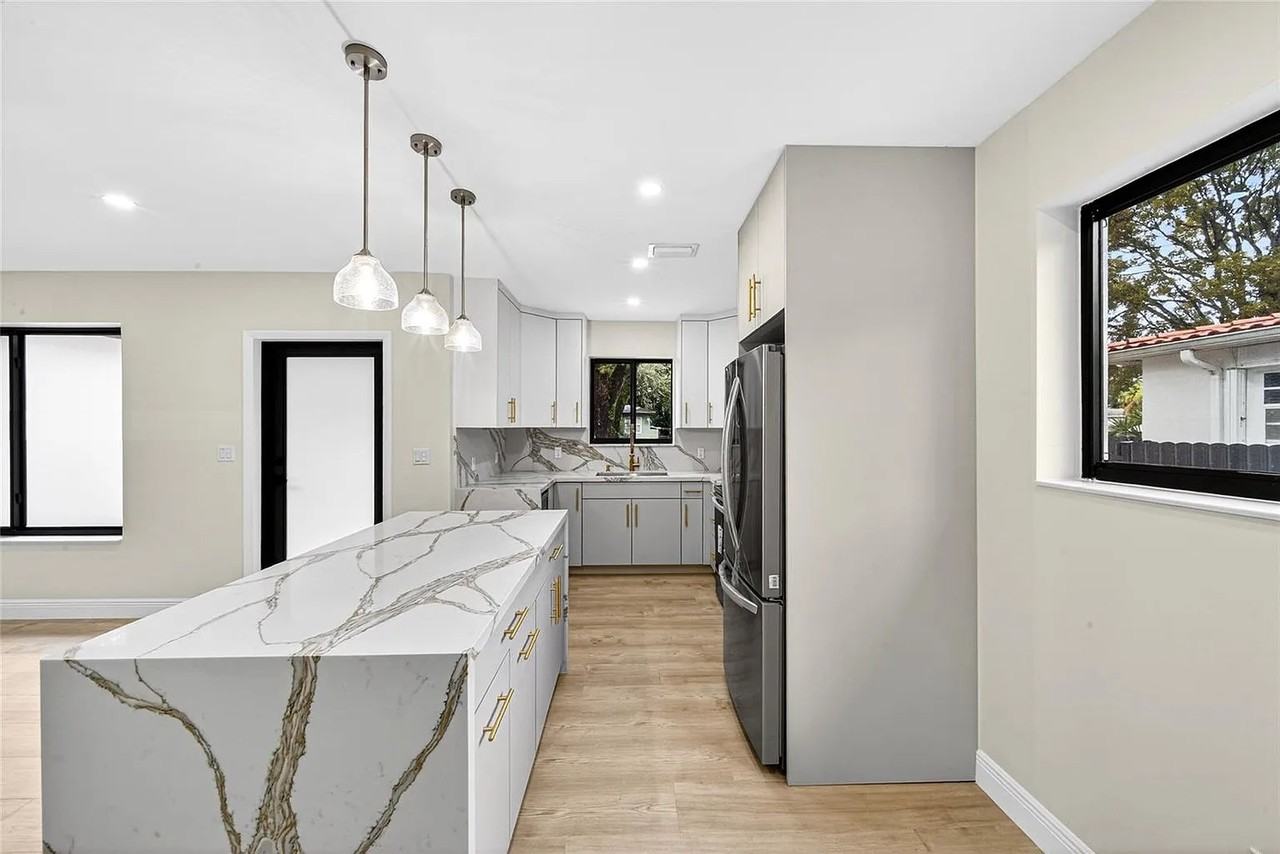 2731 Sw 29th Ave - Photo 7 of 18