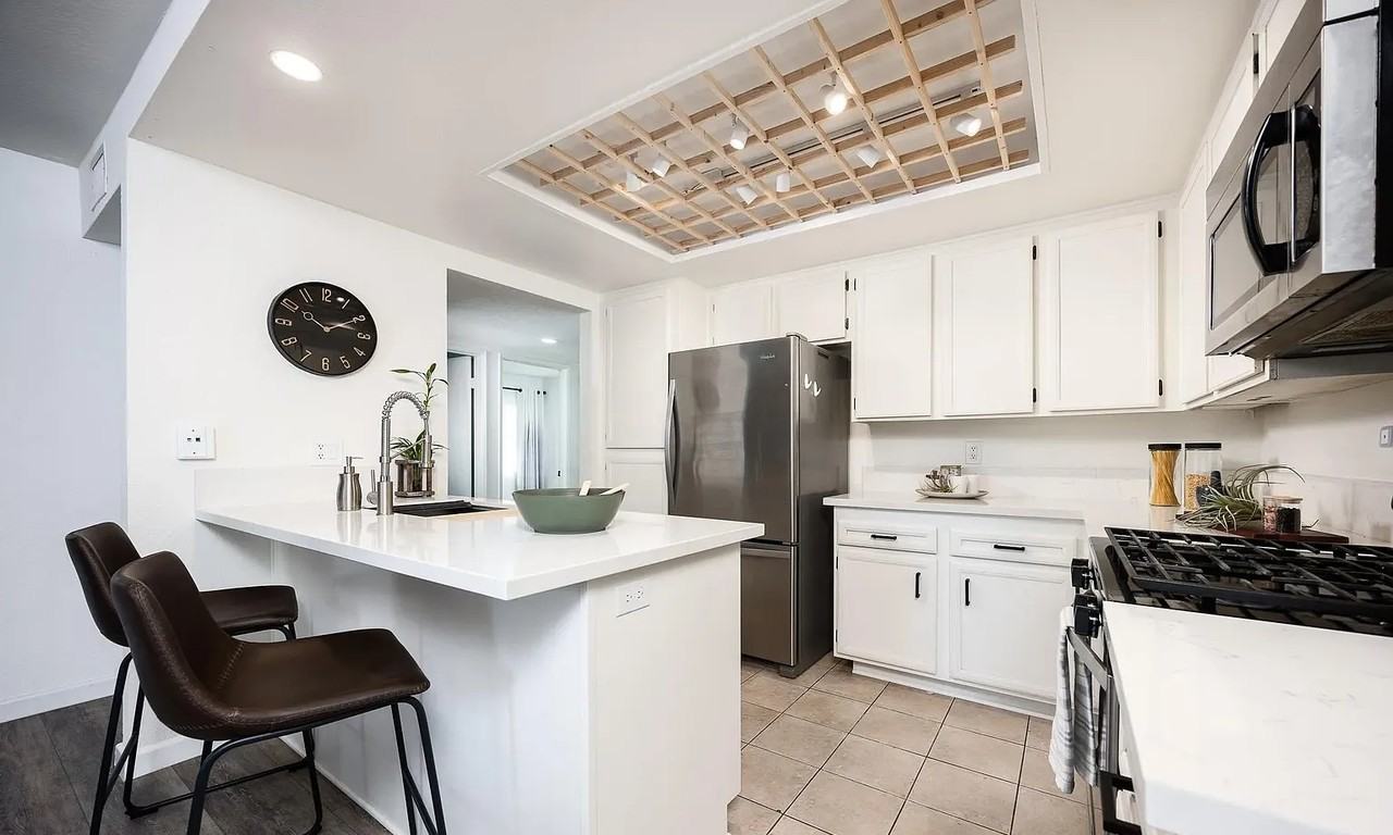 345 N Melrose Dr #102 - Photo 5 of 6