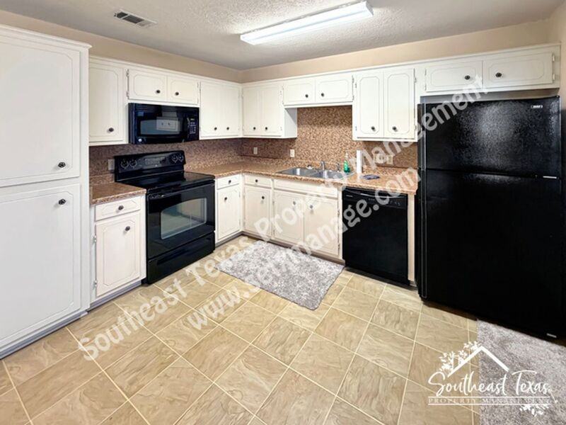 6630 Lexington Dr - Photo 3 of 14